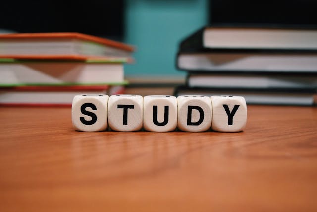 مشروع شرح دروس الثانوية والكليات عبر الإنترنت